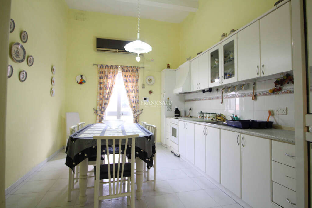 Paola, 5 Bedrooms Bedrooms, ,1 BathroomBathrooms,For Sale,FRSA-421508 Paola, 5 Bedrooms Bedrooms, ,1 BathroomBathrooms,For Sale,FRSA-421508