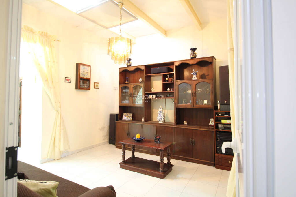 Paola, 5 Bedrooms Bedrooms, ,1 BathroomBathrooms,For Sale,FRSA-421508