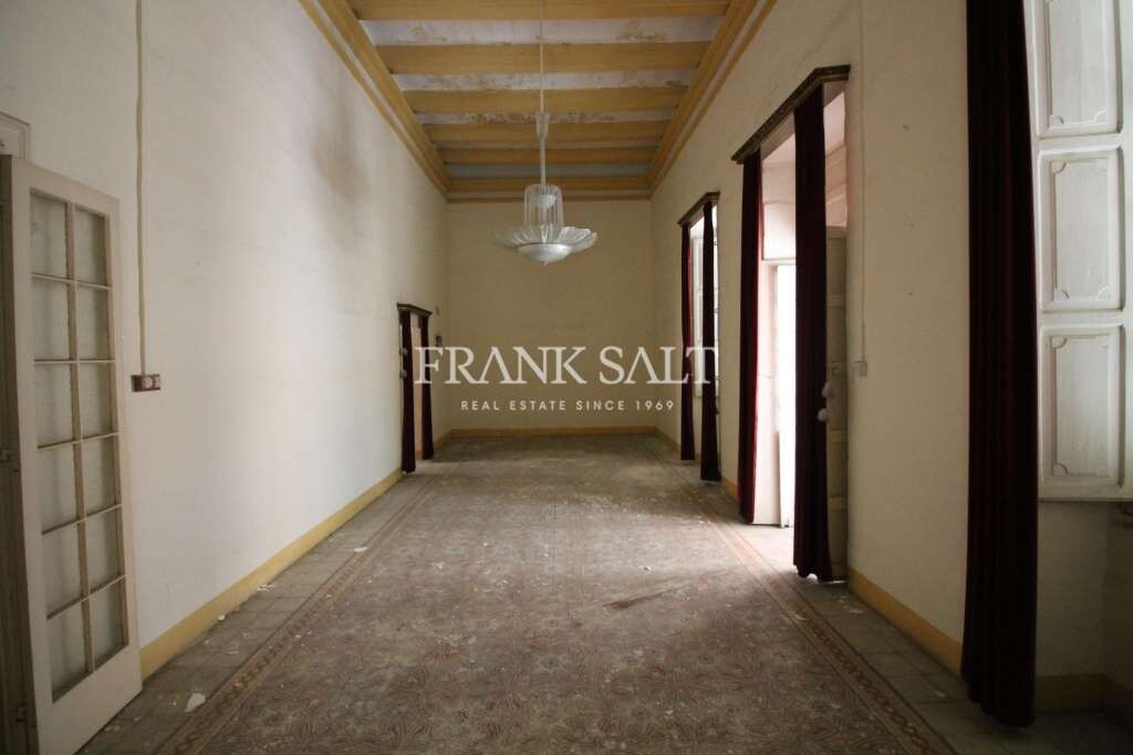 Floriana, 5 Bedrooms Bedrooms, ,For Sale,FRSA-816377