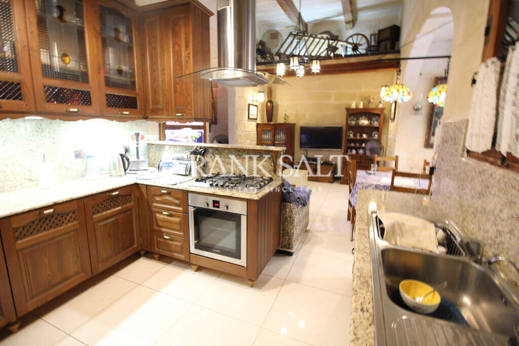 Hamrun, 3 Bedrooms Bedrooms, ,1 BathroomBathrooms,For Sale,FRSA-421446