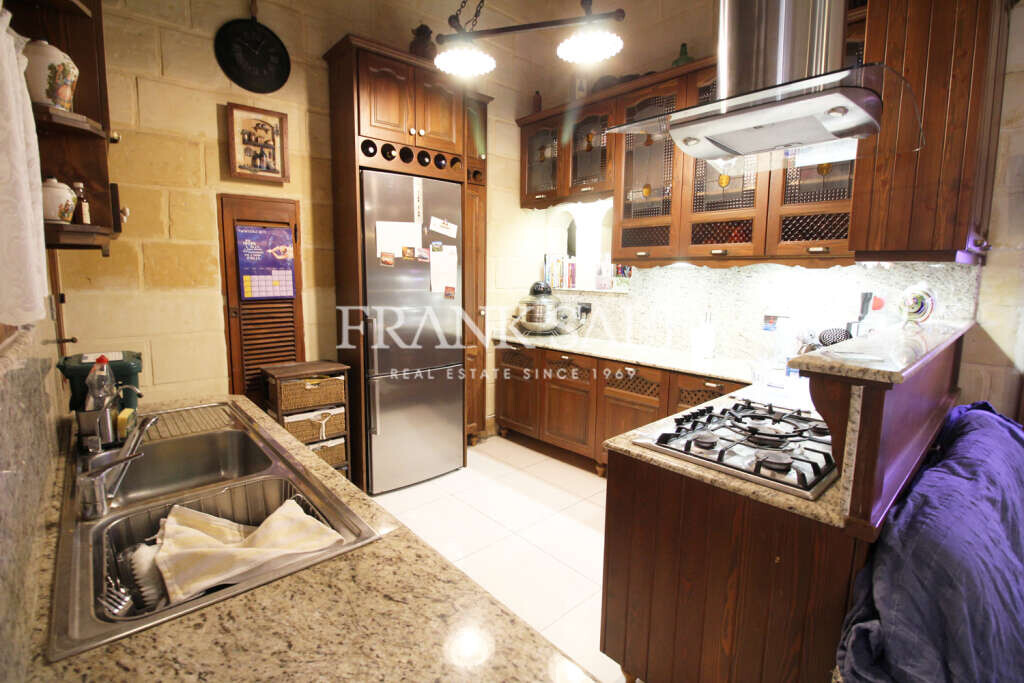 Hamrun, 3 Bedrooms Bedrooms, ,1 BathroomBathrooms,For Sale,FRSA-421446