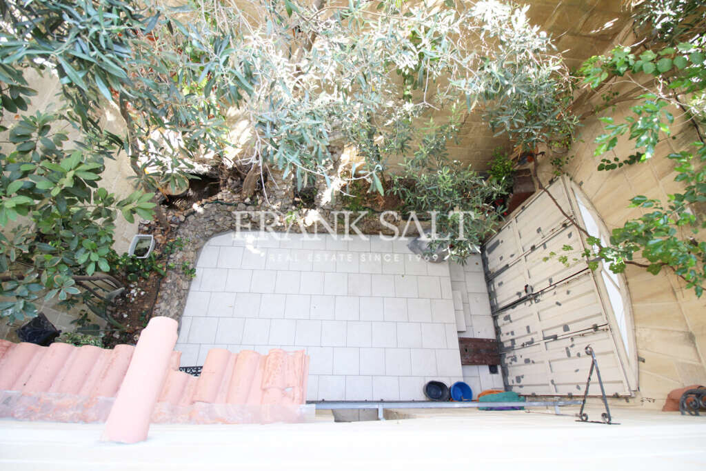 Hamrun, 3 Bedrooms Bedrooms, ,1 BathroomBathrooms,For Sale,FRSA-421446