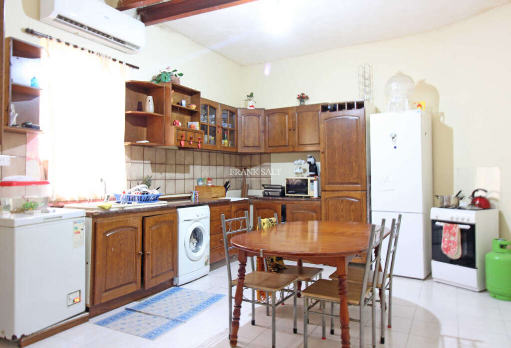 Cospicua, 2 Bedrooms Bedrooms, ,For Sale,FRSA-751298