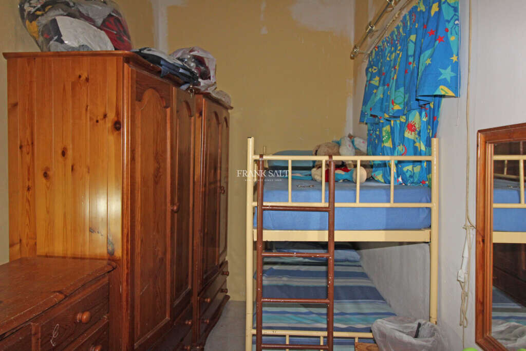 Cospicua, 2 Bedrooms Bedrooms, ,For Sale,FRSA-751298