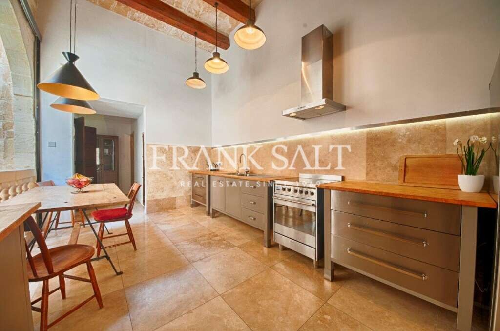 Valletta, 5 Bedrooms Bedrooms, ,3 BathroomsBathrooms,For Sale,FRSA-915130