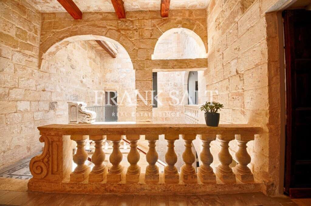 Valletta, 5 Bedrooms Bedrooms, ,3 BathroomsBathrooms,For Sale,FRSA-915130
