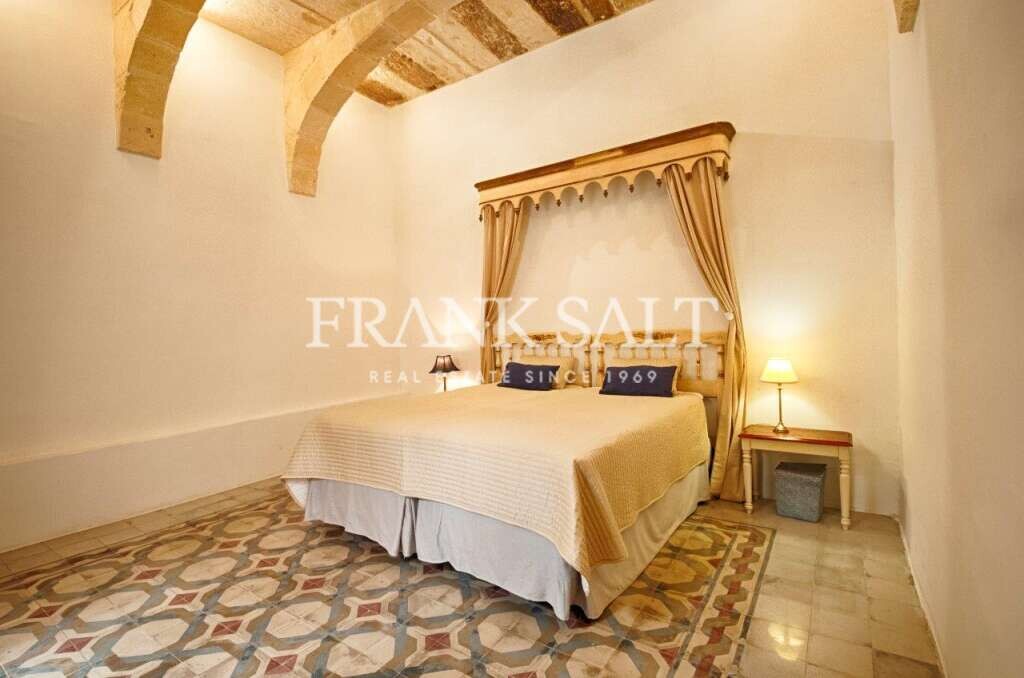 Valletta, 5 Bedrooms Bedrooms, ,3 BathroomsBathrooms,For Sale,FRSA-915130
