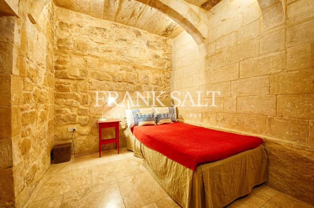 Valletta, 5 Bedrooms Bedrooms, ,3 BathroomsBathrooms,For Sale,FRSA-915130