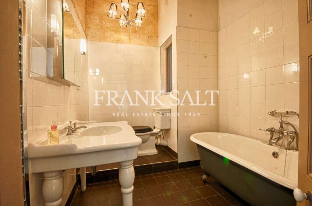 Valletta, 5 Bedrooms Bedrooms, ,3 BathroomsBathrooms,For Sale,FRSA-915130