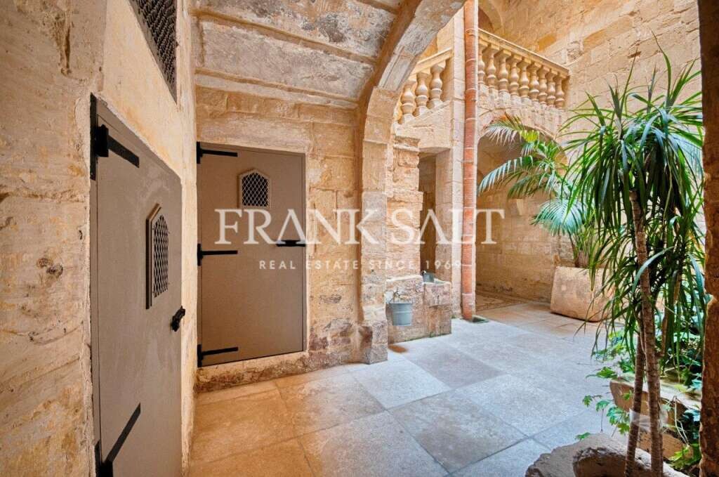Valletta, 5 Bedrooms Bedrooms, ,3 BathroomsBathrooms,For Sale,FRSA-915130