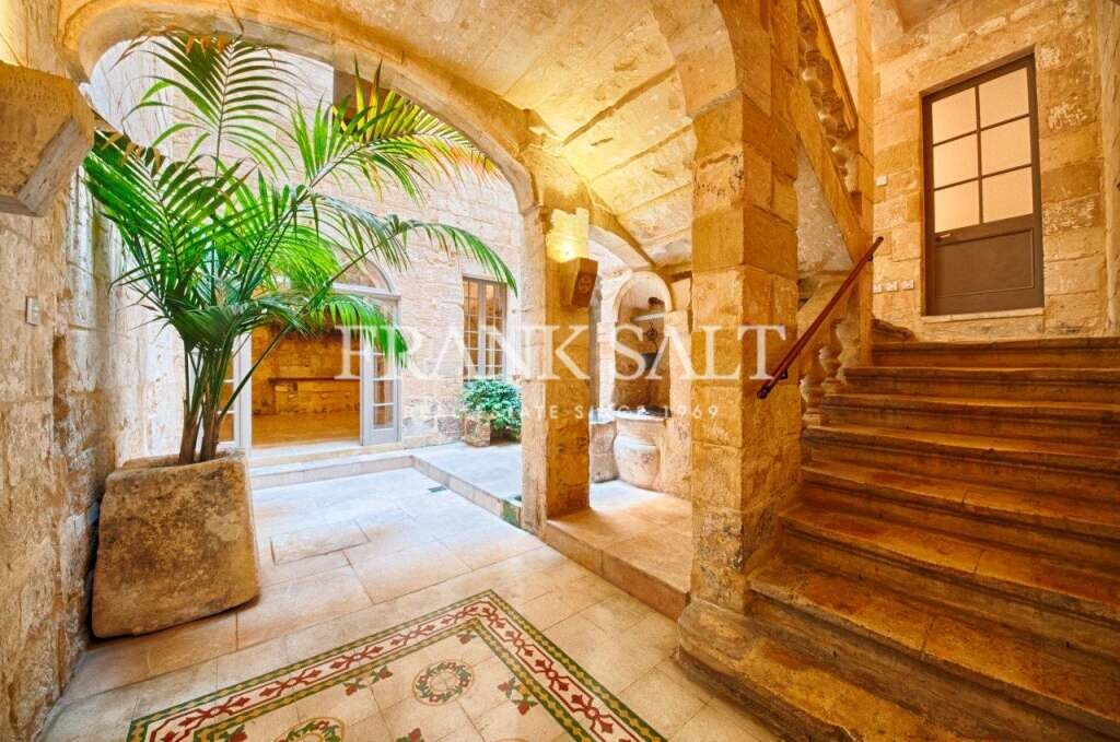 Valletta, 5 Bedrooms Bedrooms, ,3 BathroomsBathrooms,For Sale,FRSA-915130