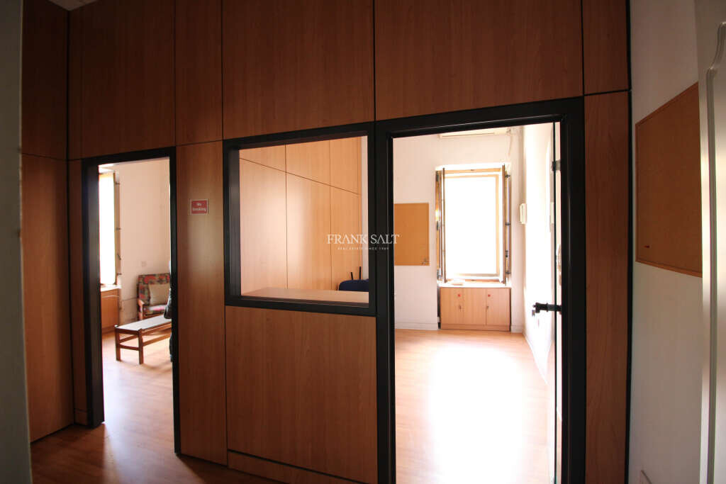 Paola, 3 Bedrooms Bedrooms, ,2 BathroomsBathrooms,For Sale,FRSA-421195