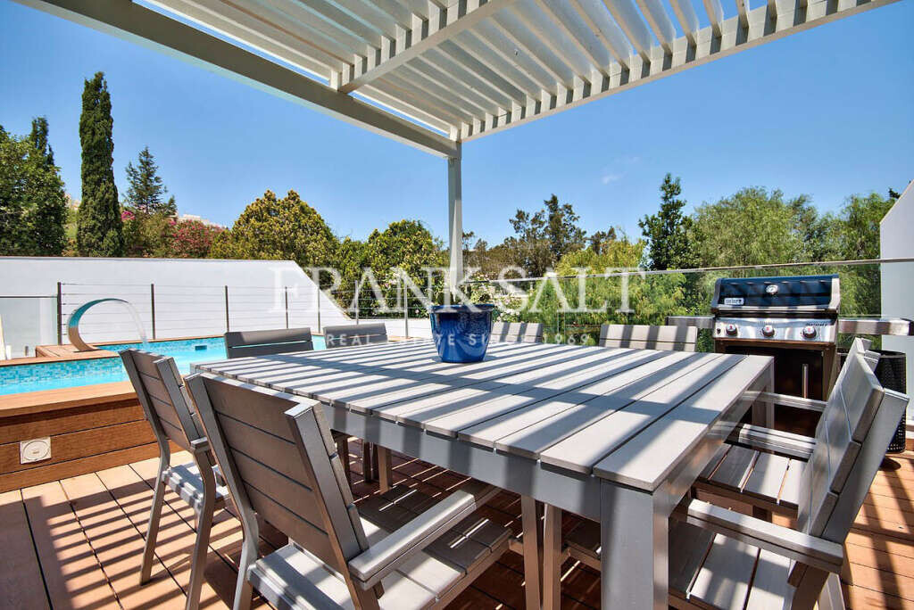 Mellieha, 3 Bedrooms Bedrooms, ,1 BathroomBathrooms,For Sale,FRSA-319348