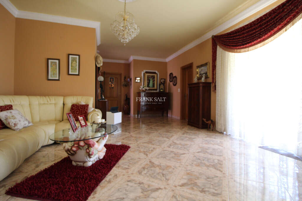 Qawra, 3 Bedrooms Bedrooms, ,1 BathroomBathrooms,For Sale,FRSA-712490