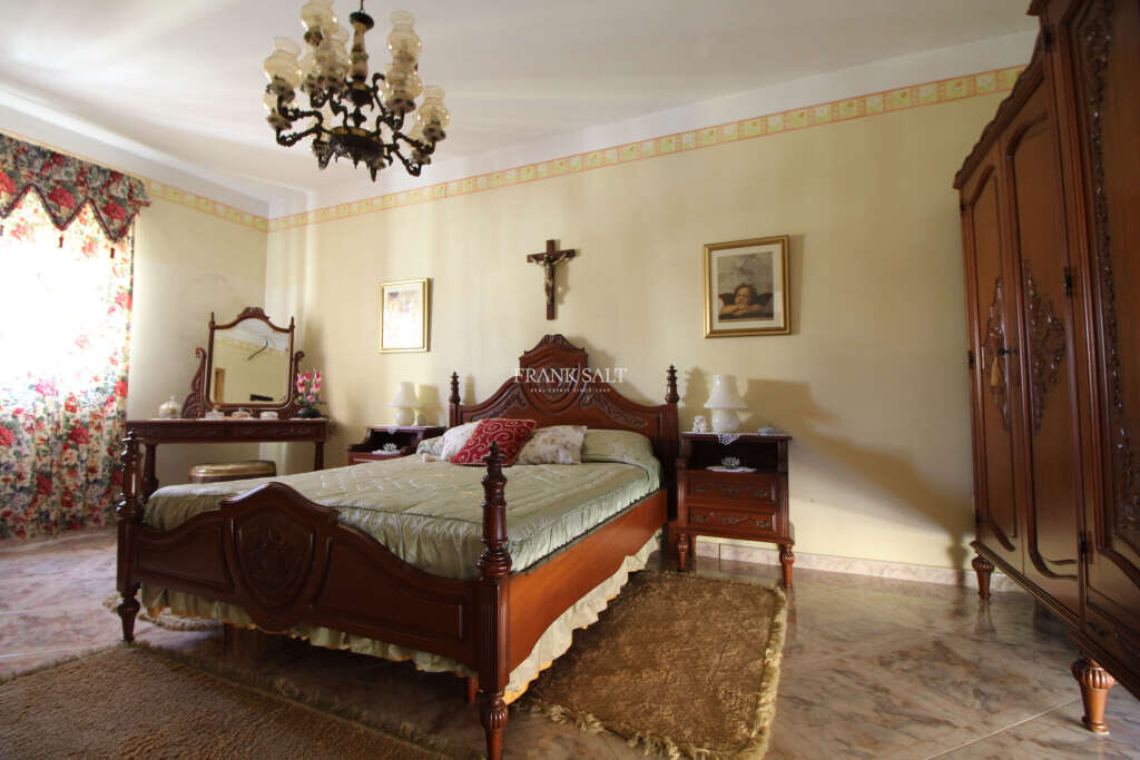 Qawra, 3 Bedrooms Bedrooms, ,1 BathroomBathrooms,For Sale,FRSA-712490