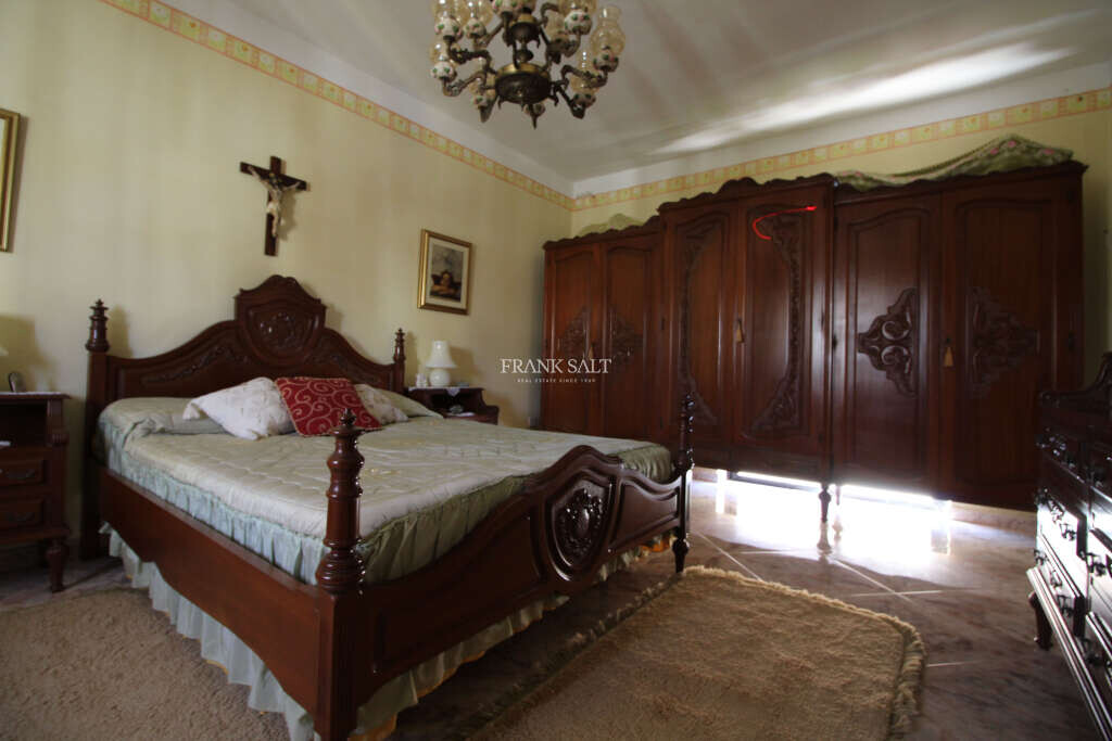 Qawra, 3 Bedrooms Bedrooms, ,1 BathroomBathrooms,For Sale,FRSA-712490