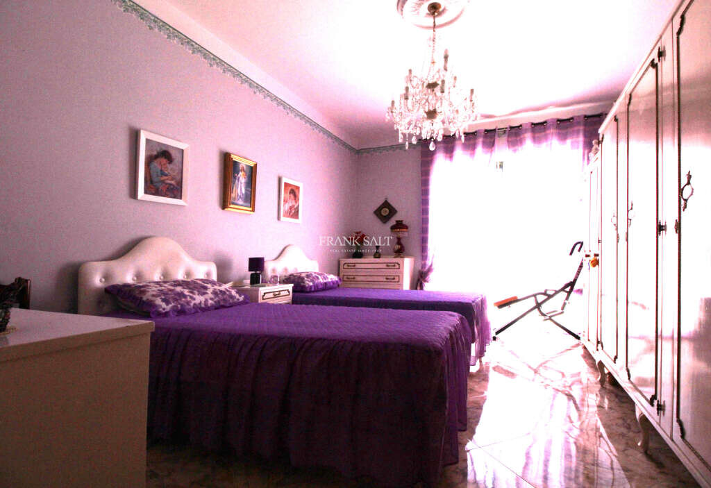 Qawra, 3 Bedrooms Bedrooms, ,1 BathroomBathrooms,For Sale,FRSA-712490