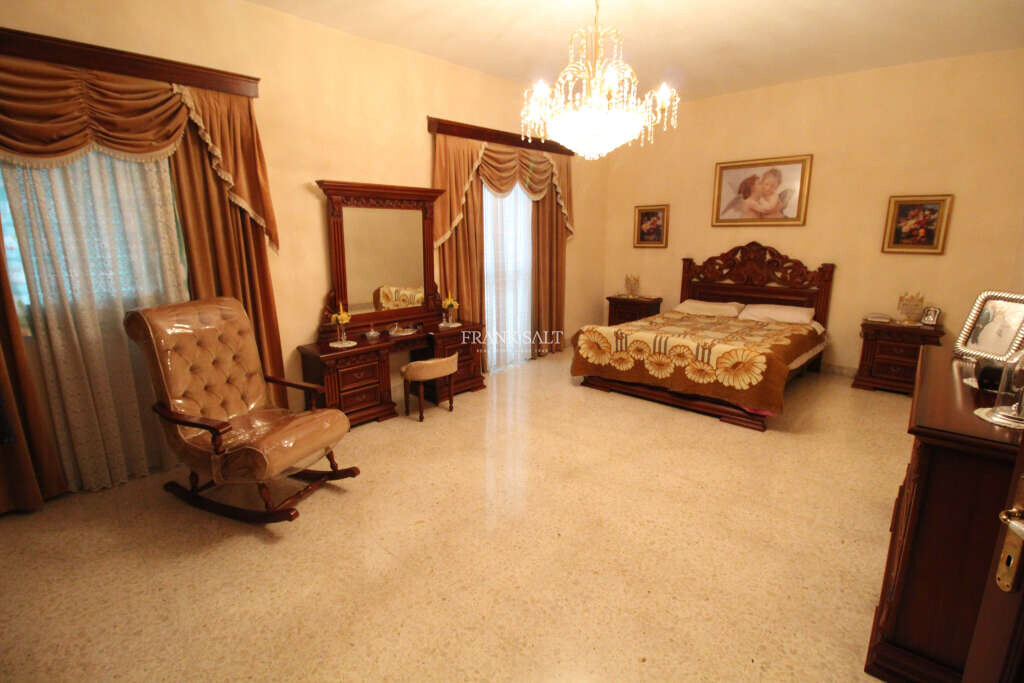 Marsa, 3 Bedrooms Bedrooms, ,2 BathroomsBathrooms,For Sale,FRSA-038824