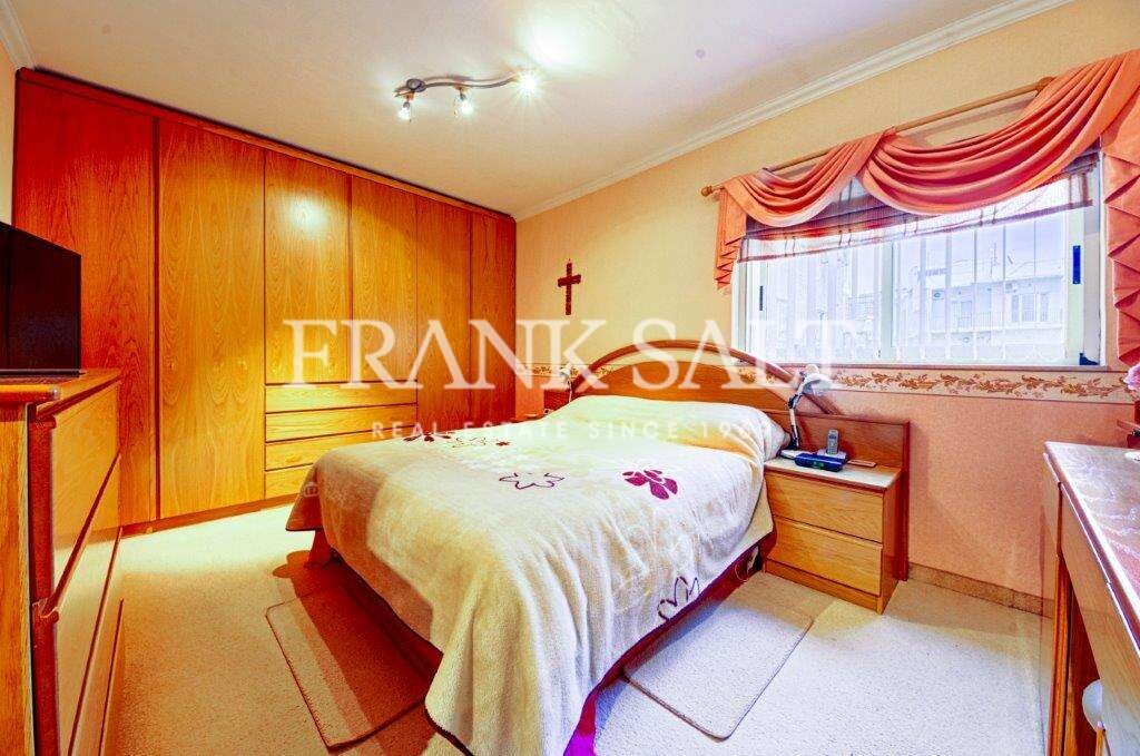 Sliema, 3 Bedrooms Bedrooms, ,1 BathroomBathrooms,For Sale,FRSA-914786