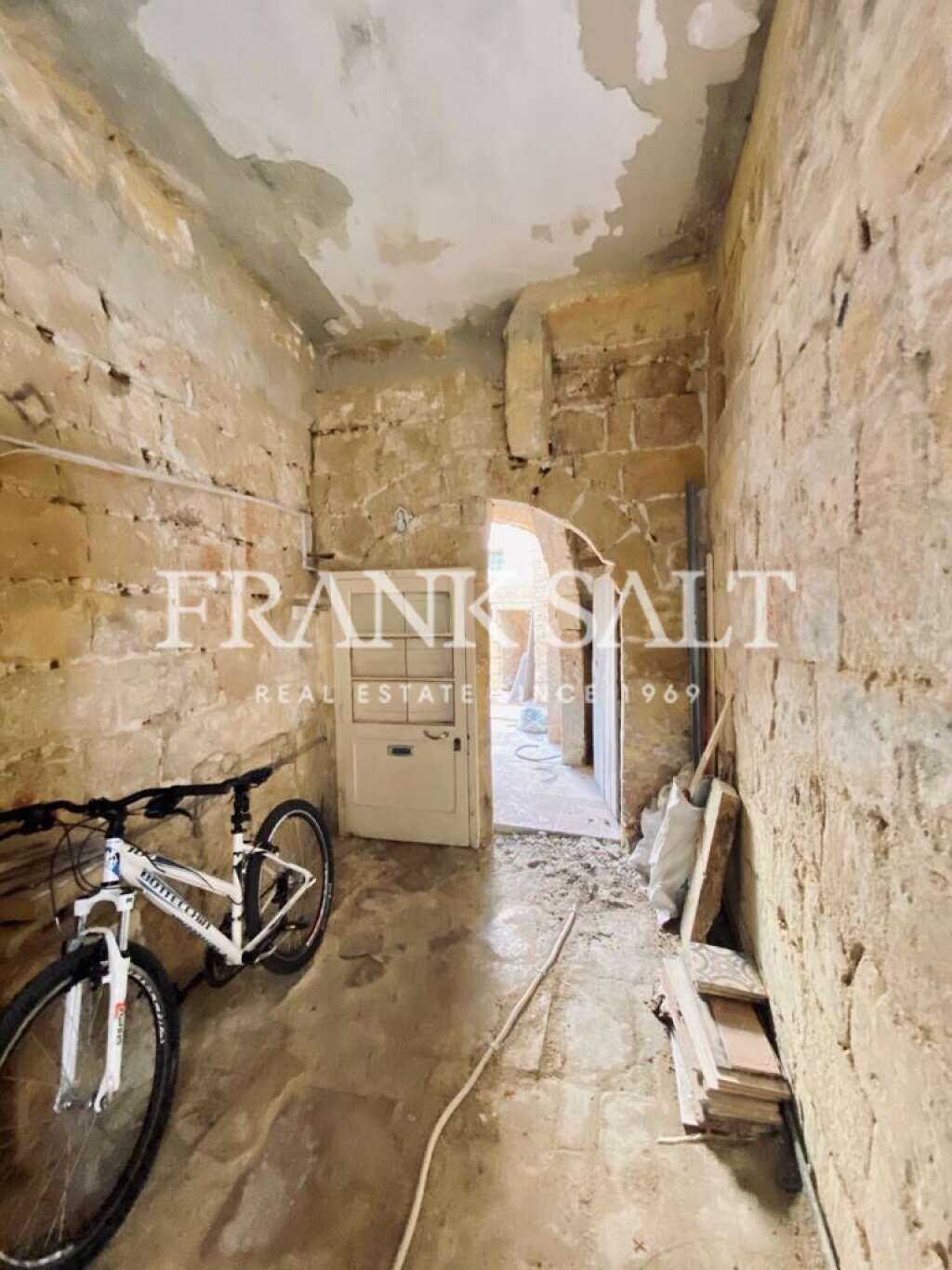 Qormi, 2 Bedrooms Bedrooms, ,1 BathroomBathrooms,For Sale,FRSA-420626