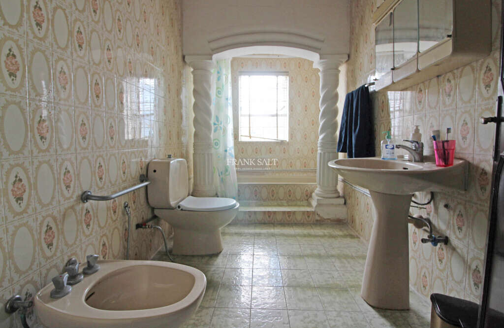 Birkirkara, 3 Bedrooms Bedrooms, ,1 BathroomBathrooms,For Sale,FRSA-816470