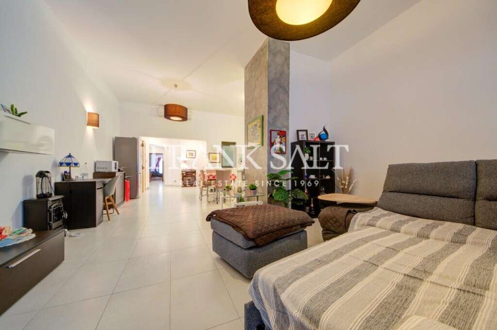 Pender Gardens, 2 Bedrooms Bedrooms, ,2 BathroomsBathrooms,For Sale,FRSA-038445