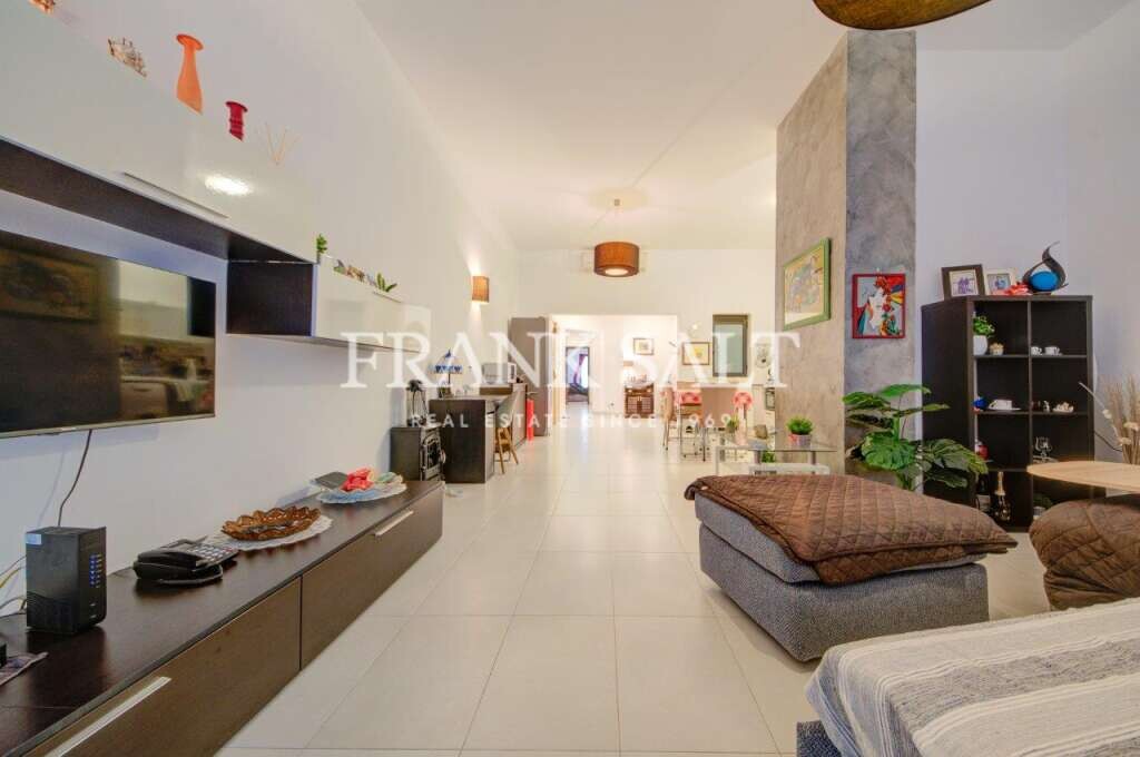 Pender Gardens, 2 Bedrooms Bedrooms, ,2 BathroomsBathrooms,For Sale,FRSA-038445