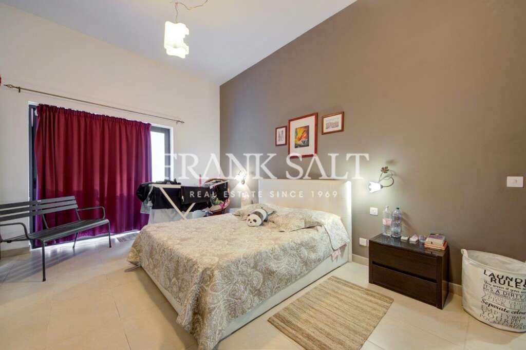 Pender Gardens, 2 Bedrooms Bedrooms, ,2 BathroomsBathrooms,For Sale,FRSA-038445