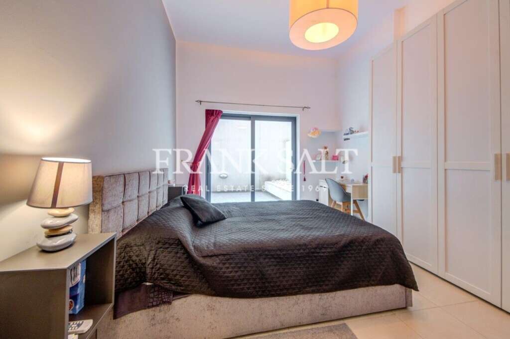 Pender Gardens, 2 Bedrooms Bedrooms, ,2 BathroomsBathrooms,For Sale,FRSA-038445