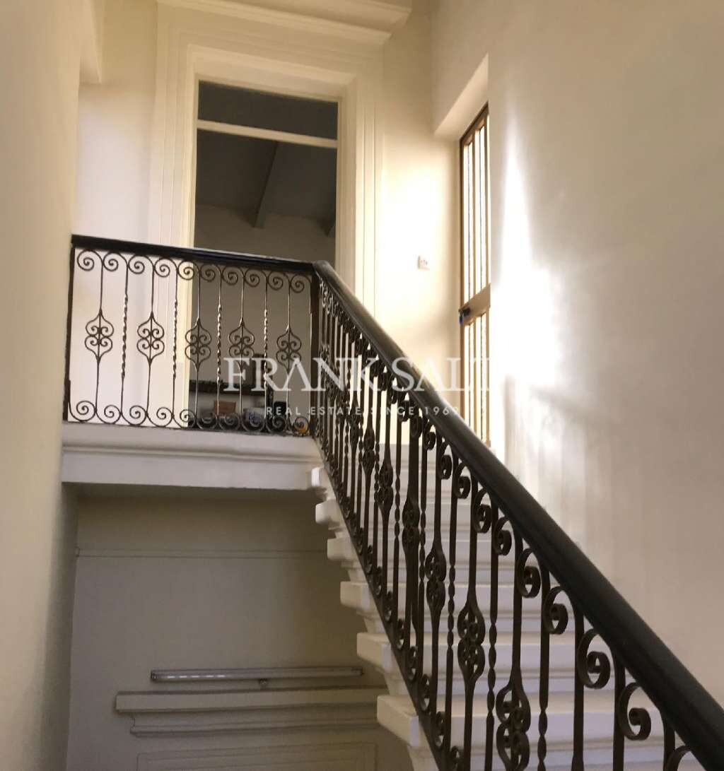 Paola, 4 Bedrooms Bedrooms, ,For Sale,FRSA-038401