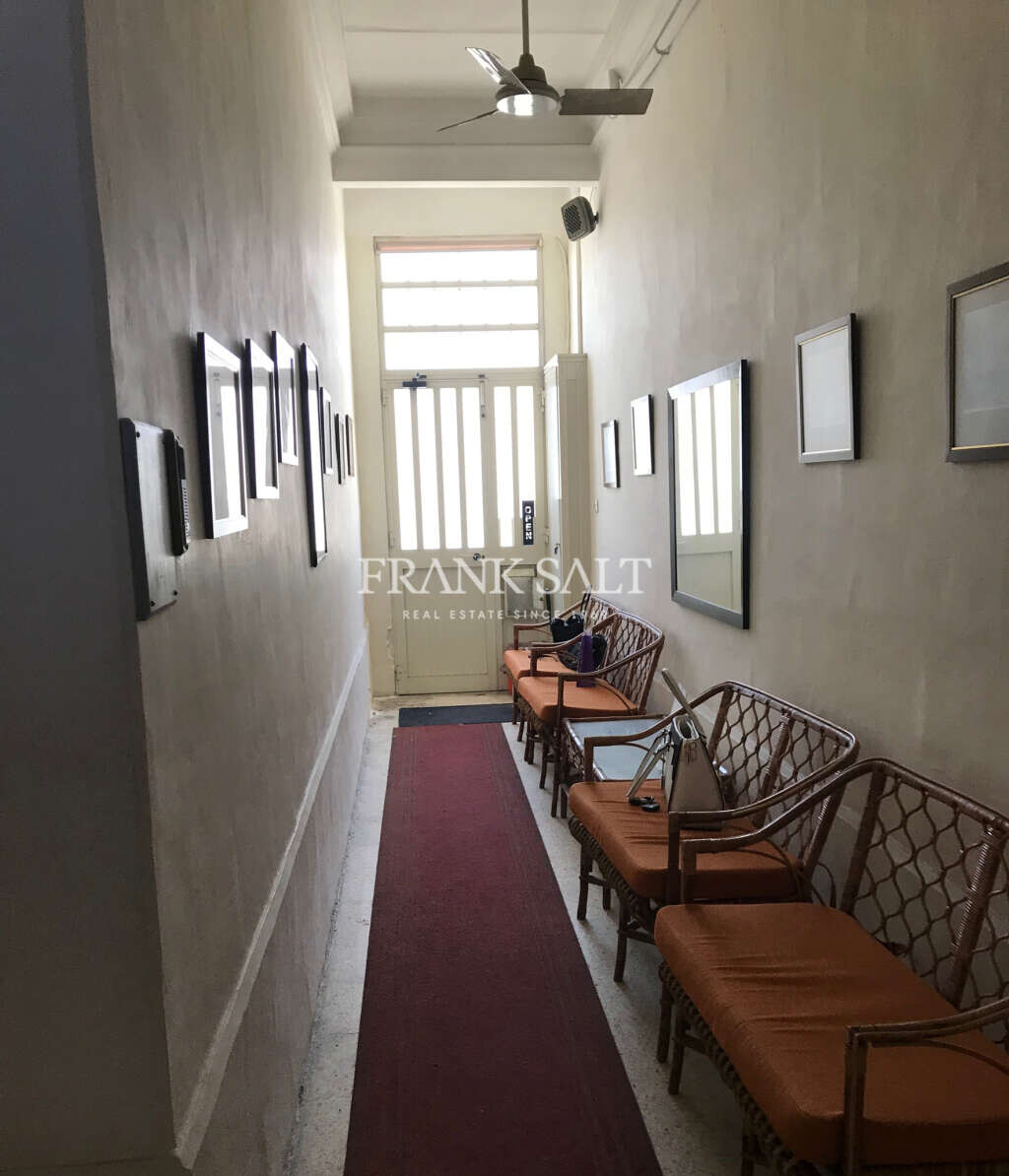 Paola, 4 Bedrooms Bedrooms, ,2 BathroomsBathrooms,For Sale,FRSA-038400