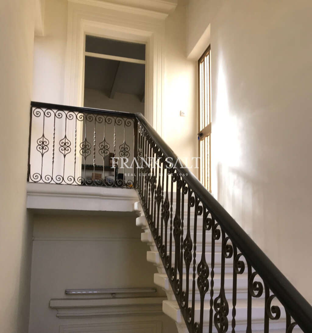 Paola, 4 Bedrooms Bedrooms, ,2 BathroomsBathrooms,For Sale,FRSA-038400