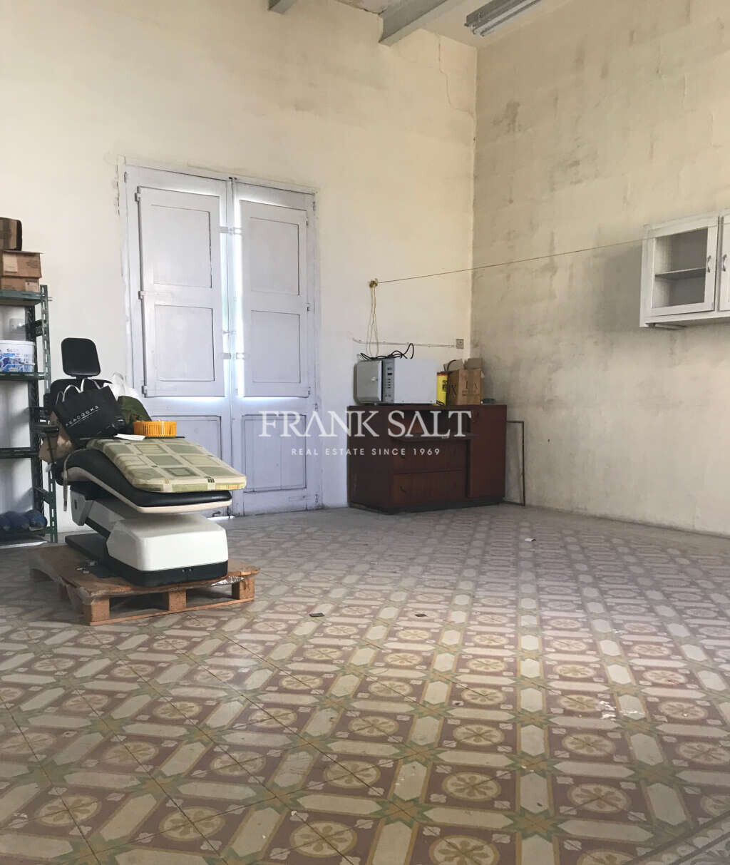 Paola, 4 Bedrooms Bedrooms, ,2 BathroomsBathrooms,For Sale,FRSA-038400