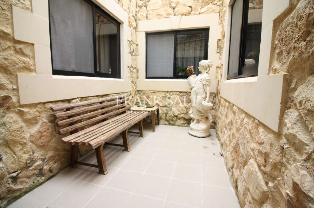 Santa Venera, 3 Bedrooms Bedrooms, ,2 BathroomsBathrooms,For Sale,FRSA-816385