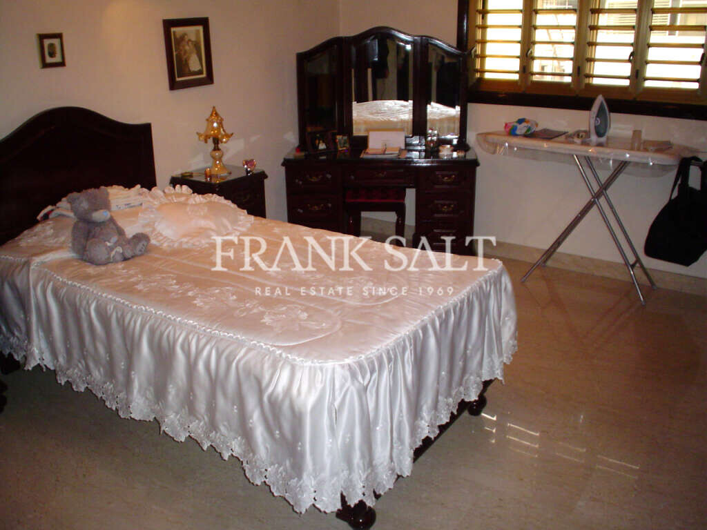 Hamrun, 3 Bedrooms Bedrooms, ,2 BathroomsBathrooms,For Sale,FRSA-703284