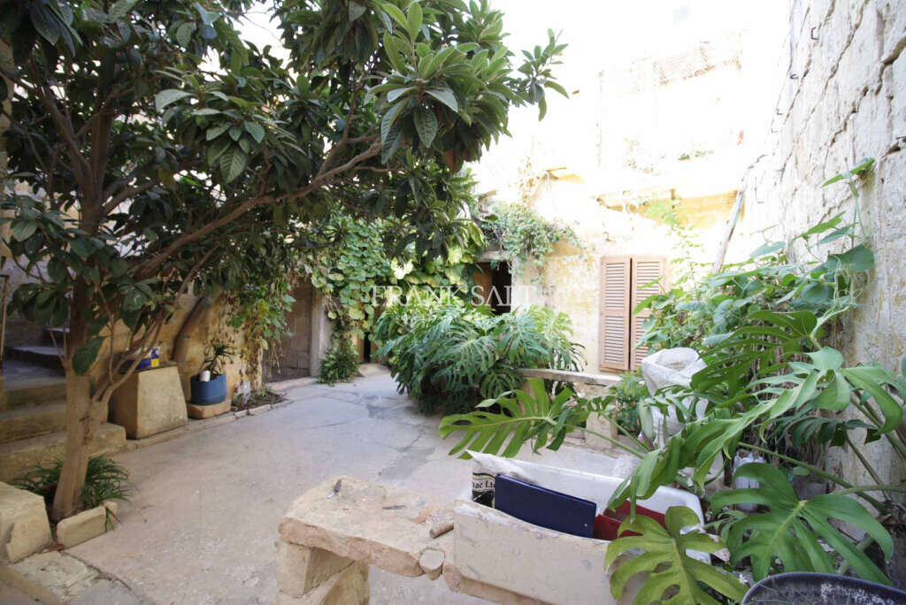 Qrendi, 2 Bedrooms Bedrooms, ,1 BathroomBathrooms,For Sale,FRSA-420311