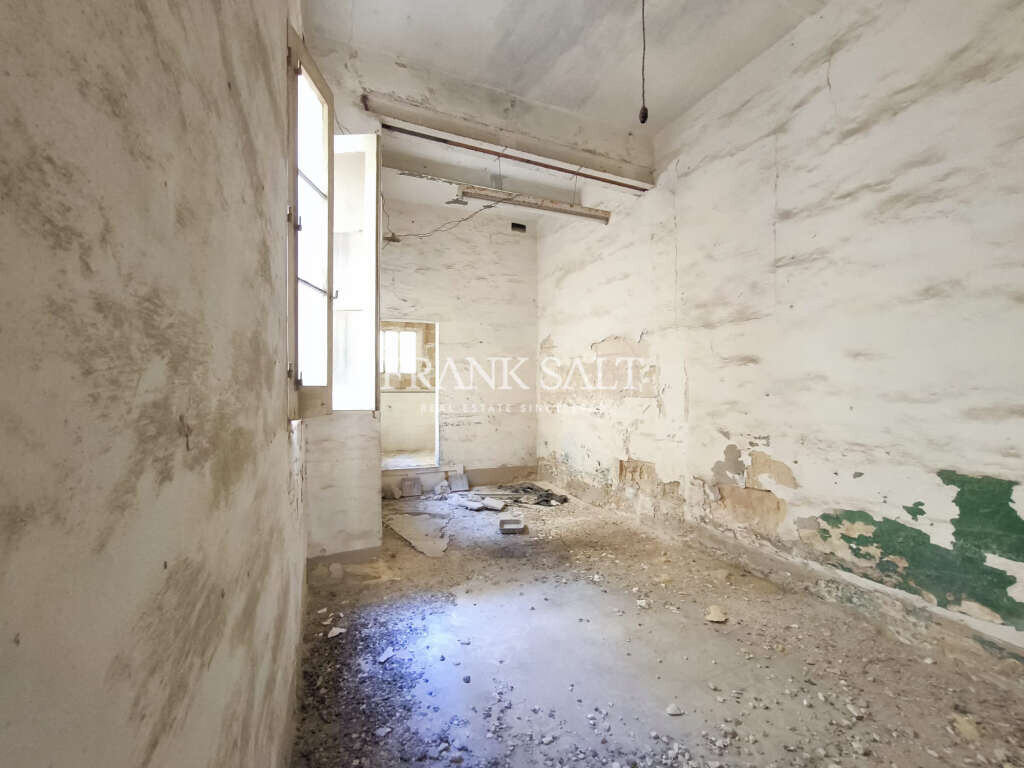 Paola, 4 Bedrooms Bedrooms, ,2 BathroomsBathrooms,For Sale,FRSA-420085