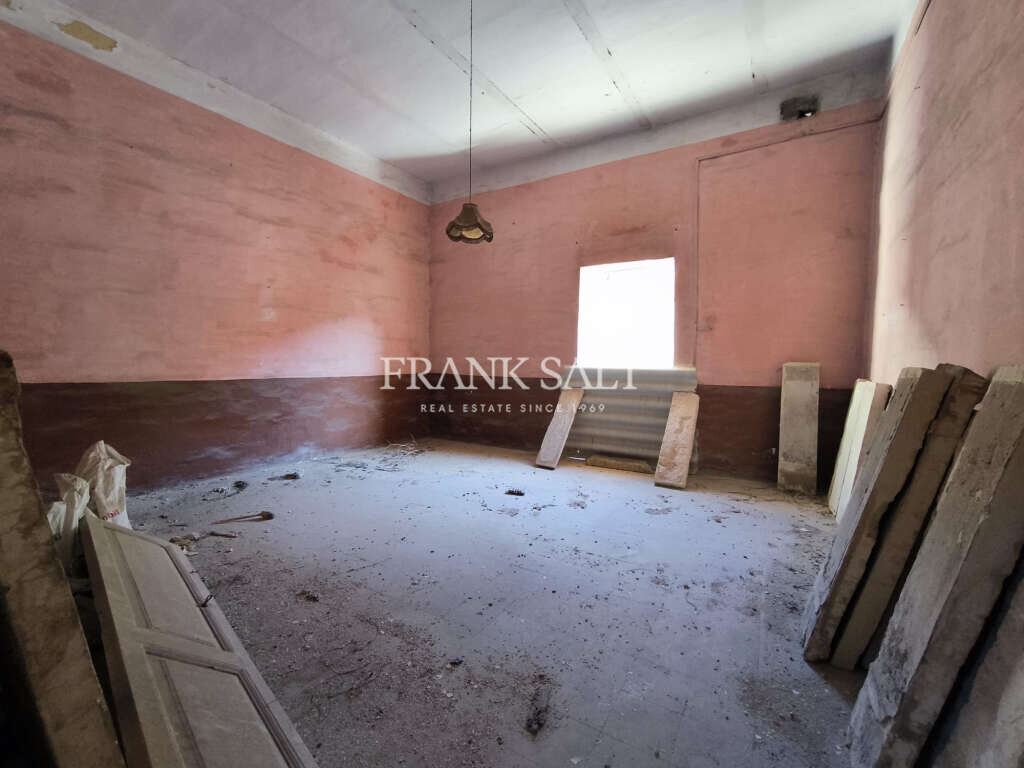 Paola, 4 Bedrooms Bedrooms, ,2 BathroomsBathrooms,For Sale,FRSA-420085