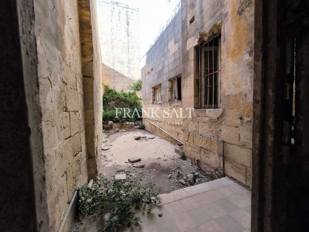 Paola, 4 Bedrooms Bedrooms, ,2 BathroomsBathrooms,For Sale,FRSA-420085