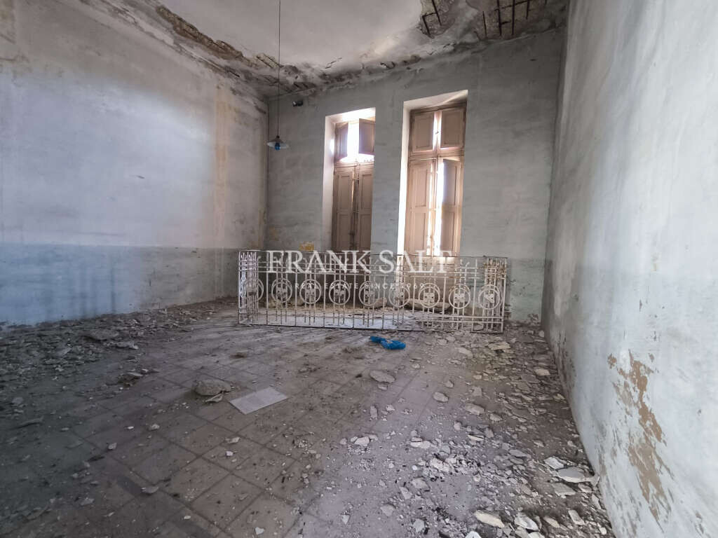 Paola, 4 Bedrooms Bedrooms, ,2 BathroomsBathrooms,For Sale,FRSA-420085