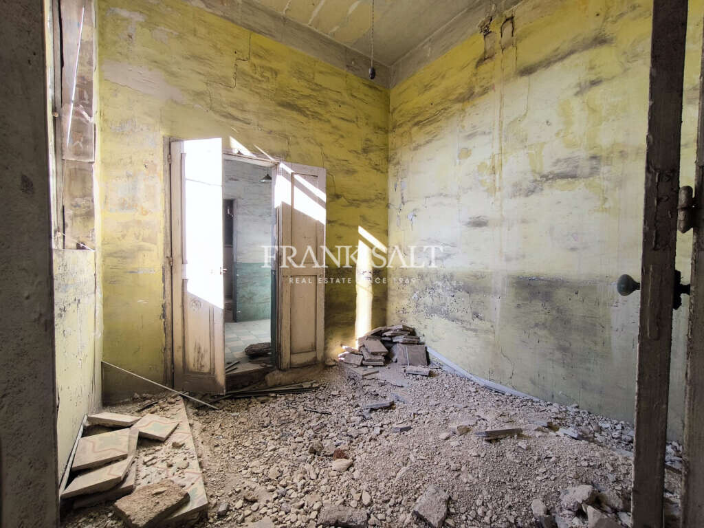 Paola, 4 Bedrooms Bedrooms, ,2 BathroomsBathrooms,For Sale,FRSA-420085