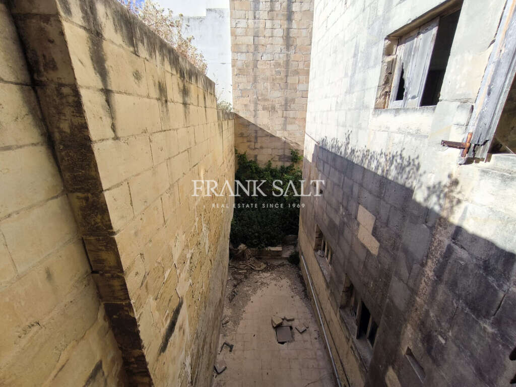 Paola, 4 Bedrooms Bedrooms, ,2 BathroomsBathrooms,For Sale,FRSA-420085