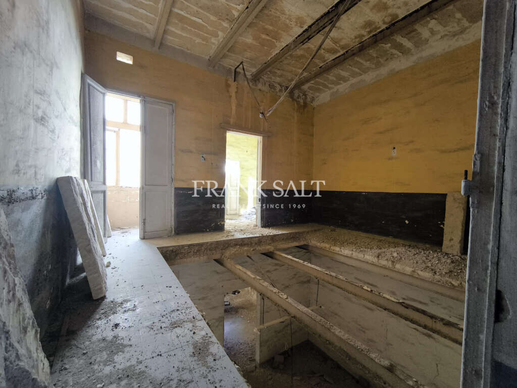 Paola, 4 Bedrooms Bedrooms, ,2 BathroomsBathrooms,For Sale,FRSA-420085