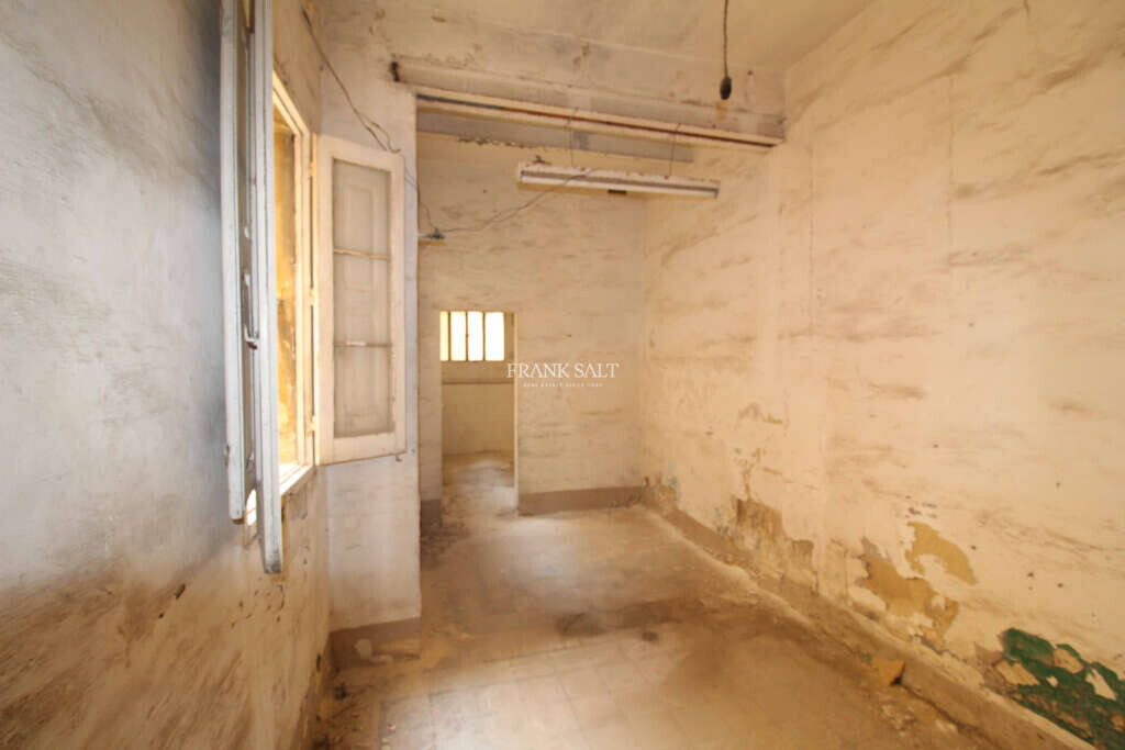 Paola, 4 Bedrooms Bedrooms, ,2 BathroomsBathrooms,For Sale,FRSA-420085