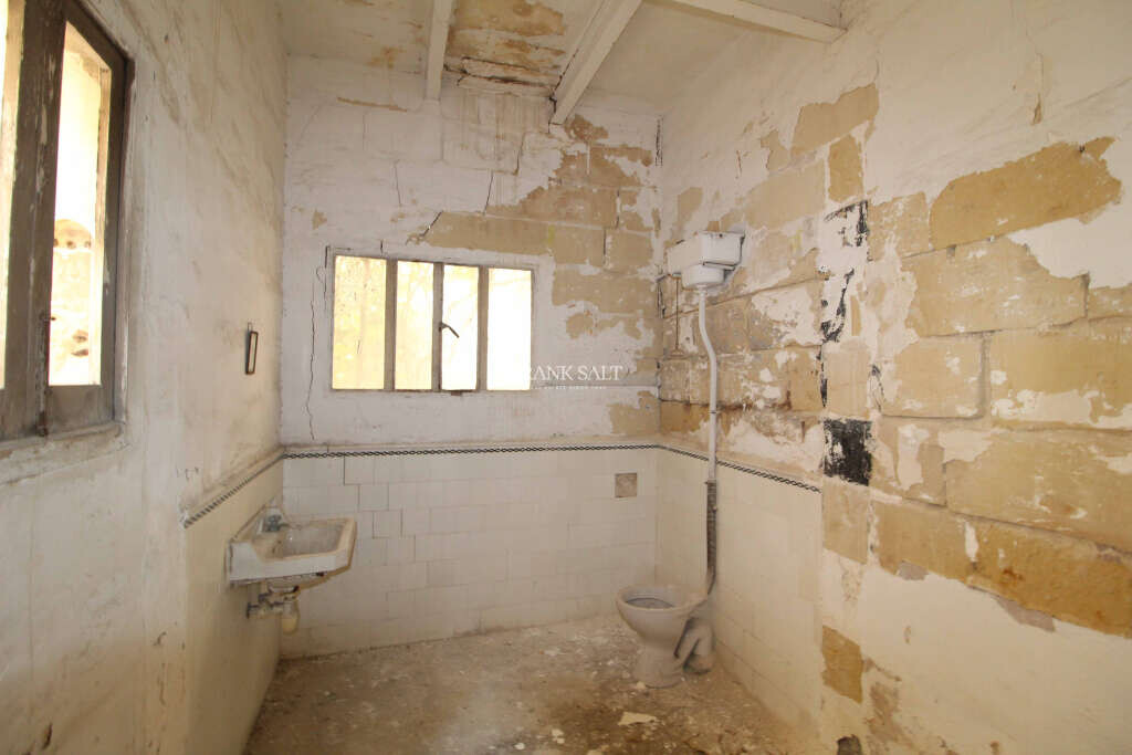 Paola, 4 Bedrooms Bedrooms, ,2 BathroomsBathrooms,For Sale,FRSA-420085