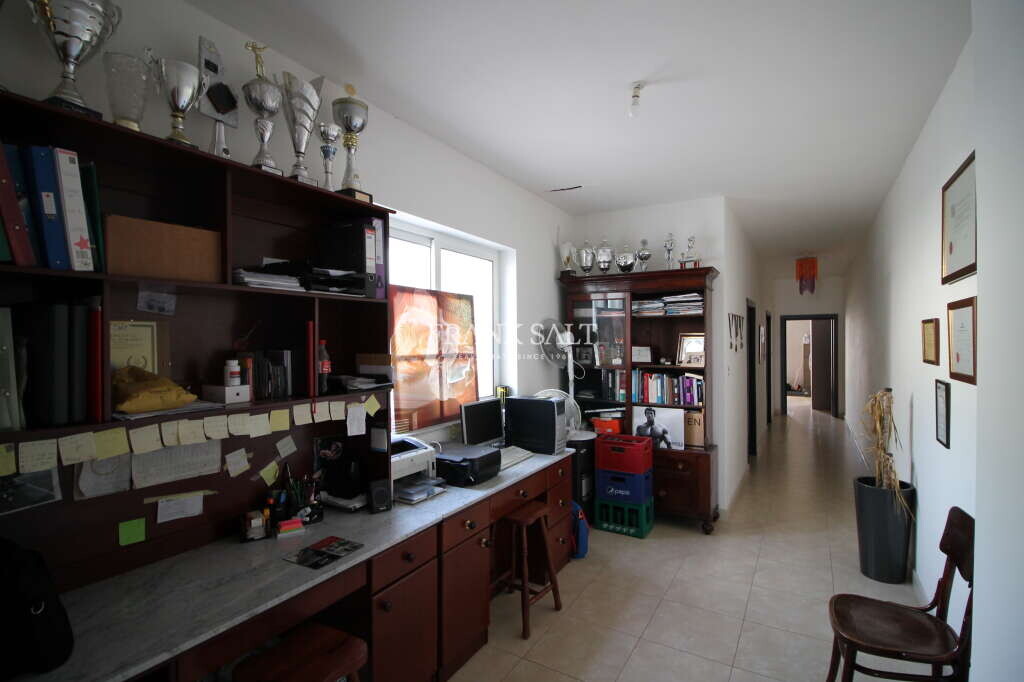 Swieqi, 2 Bedrooms Bedrooms, ,1 BathroomBathrooms,For Sale,FRSA-453426