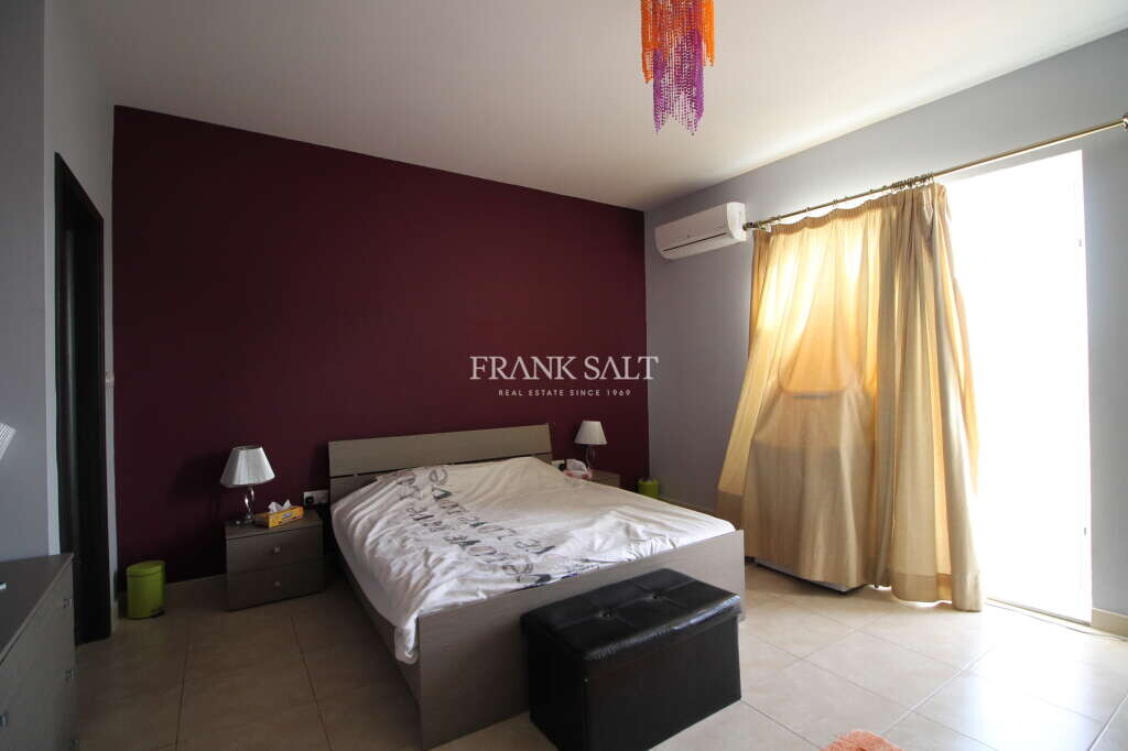 Swieqi, 2 Bedrooms Bedrooms, ,1 BathroomBathrooms,For Sale,FRSA-453426