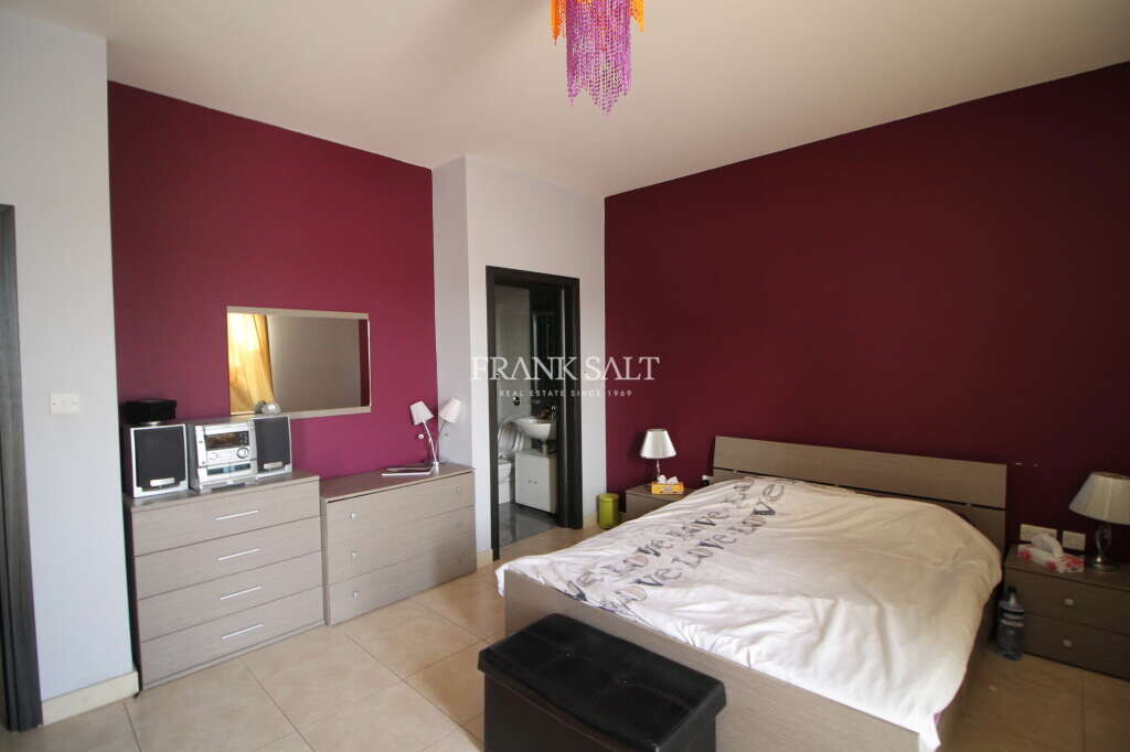 Swieqi, 2 Bedrooms Bedrooms, ,1 BathroomBathrooms,For Sale,FRSA-453426