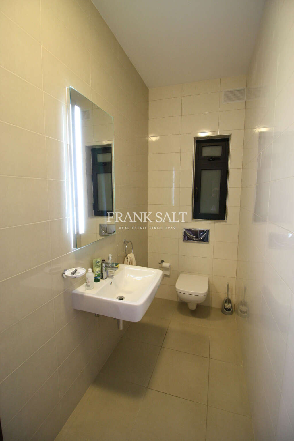 Pender Gardens, 3 Bedrooms Bedrooms, ,1 BathroomBathrooms,For Sale,FRSA-451812