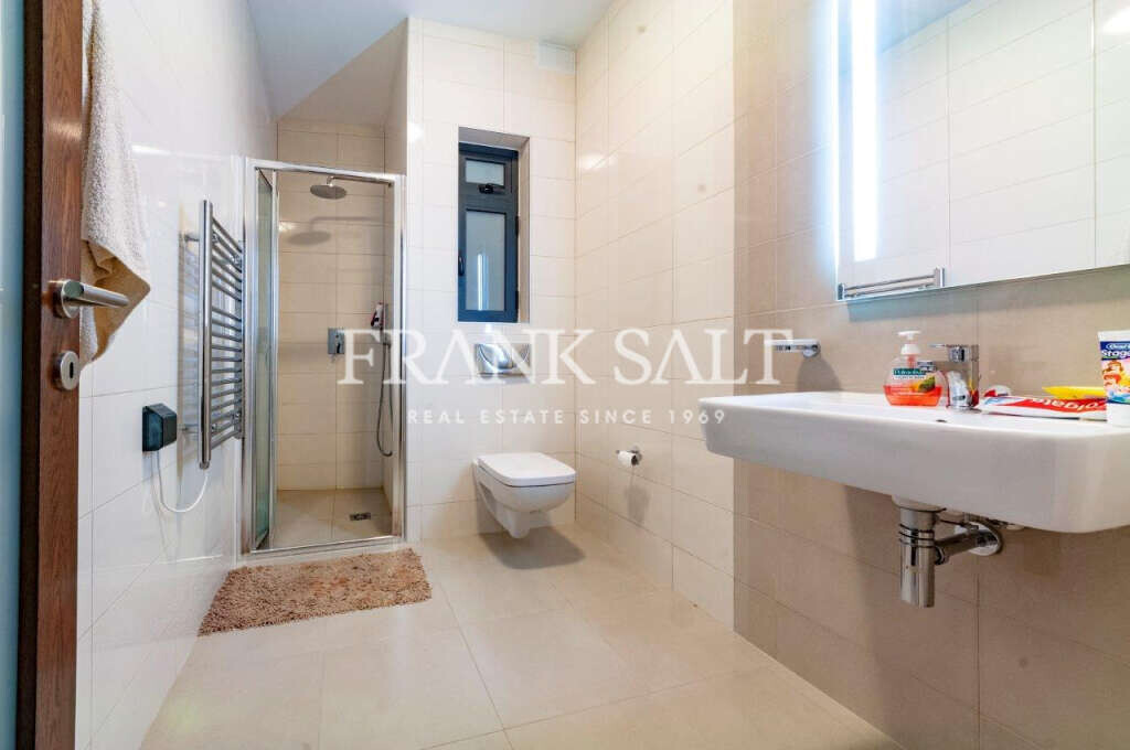 Pender Gardens, 3 Bedrooms Bedrooms, ,1 BathroomBathrooms,For Sale,FRSA-451812